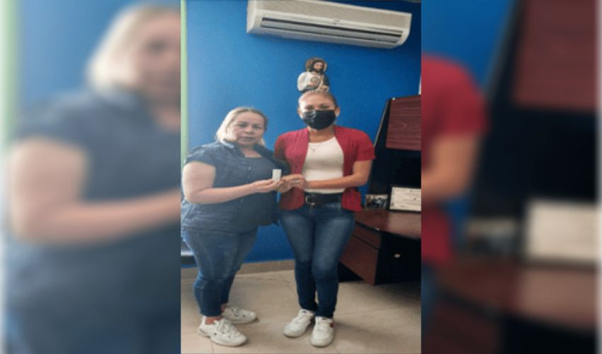 Presidenta Municipal entrega medicamentos a personas de escasos recursos