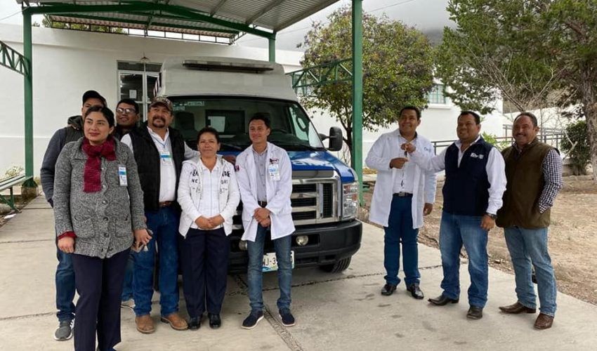 Entregan ambulancia en centro de salud