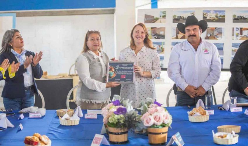 Reconocimiento a la Sra. Mariana Gómez de García Cabeza de Vaca presidenta del DIF Estatal